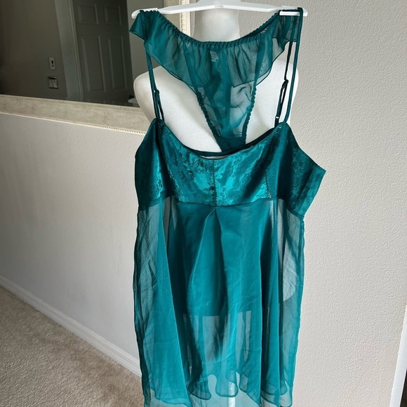Victoria Secret NWOT Green two piece negligee set, size L - Picture 2 of 8